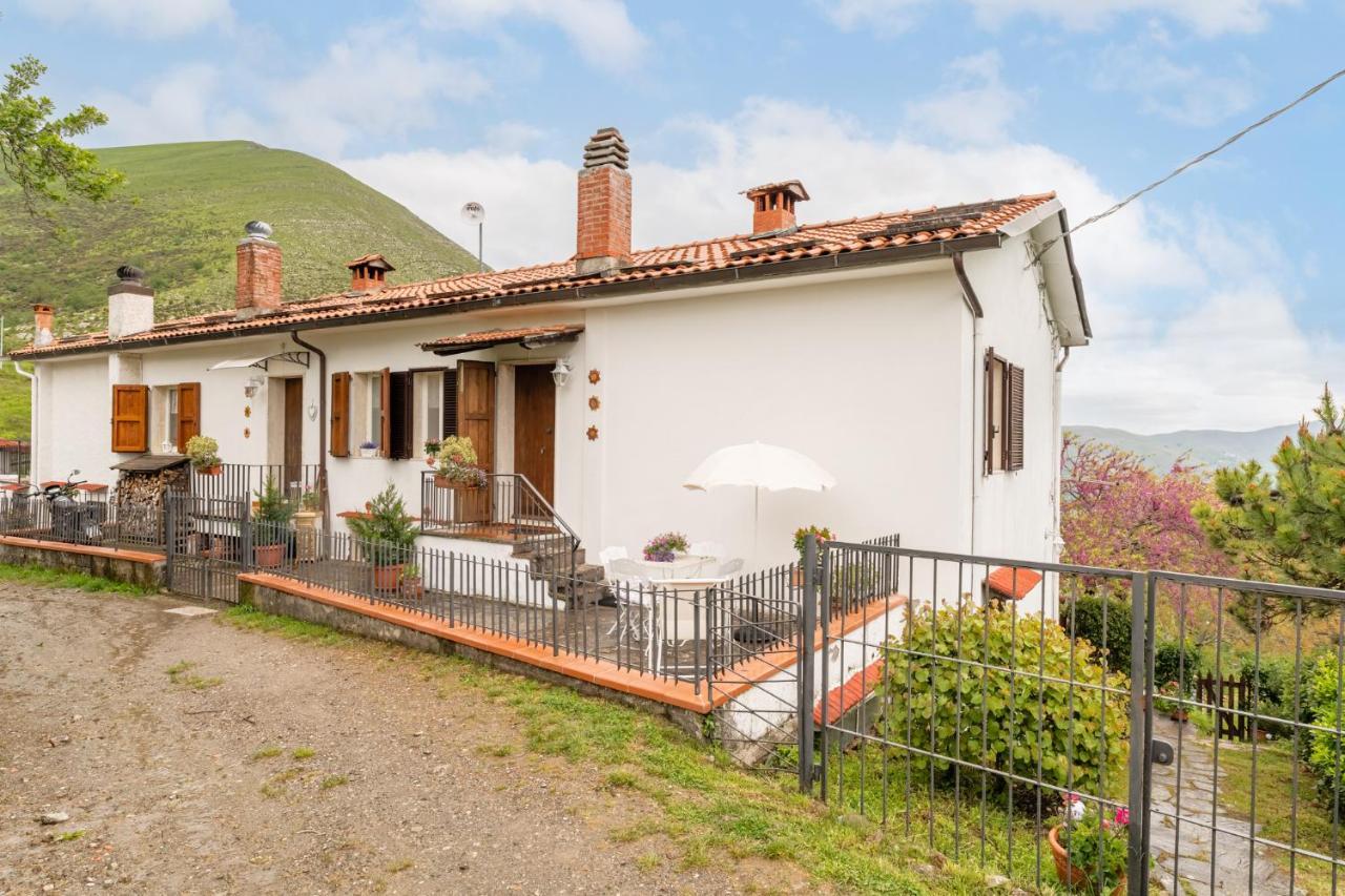 Ferienwohnung Sassi Scritti - Acero Montano Montefegatesi Exterior foto
